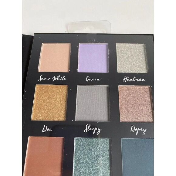 Taste Beauty Disney Snow White & Seven Dwarfs Eyeshadow Palette 12 Shades Mirror - Picture 7 of 10